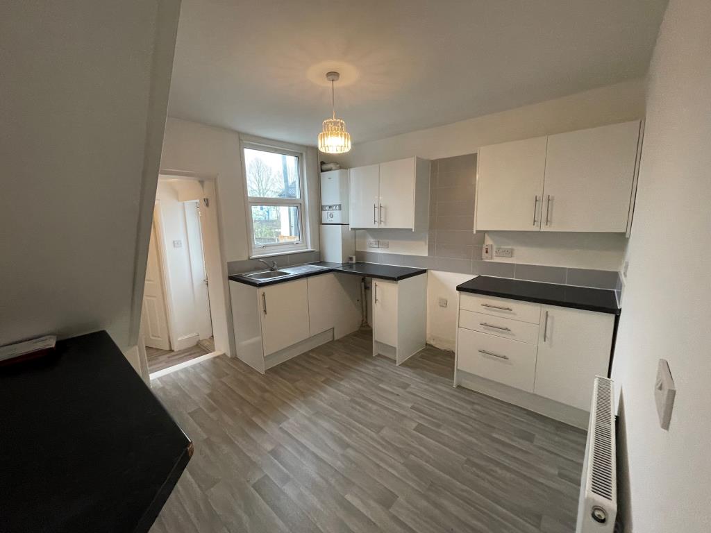 Lot: 59 - TWO-BEDROOM MID-TERRACE HOUSE - Kitchen